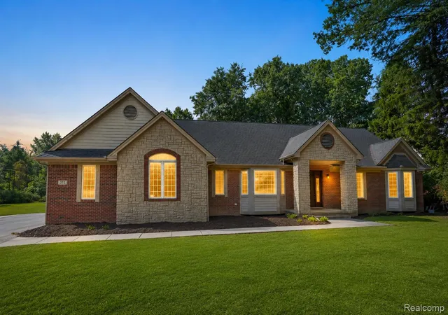 Photo 3 of Single family home for sale at 372 Hunters Ridge Dr, Ortonville, MI 48462 | MLS# 20261073365 | Listing updated on 2026-09-16