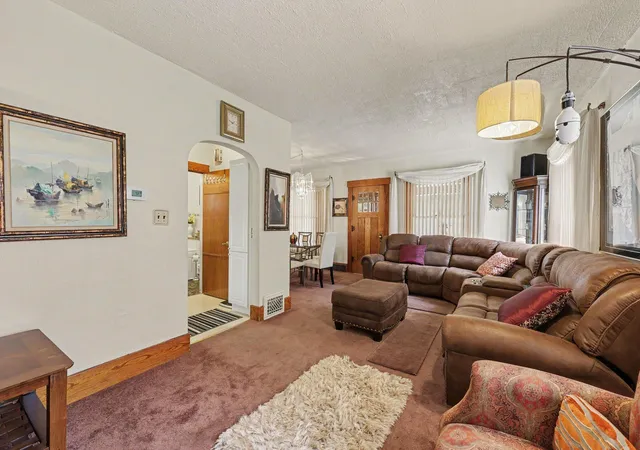 Photo 3 of Single family home for sale at 182 W Mansion St, Jackson, MI 49203 | MLS# 55026048392 | Listing updated on 2026-09-13