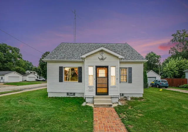 Single family home for sale at 401 S Center St, Hartford, MI 49057 | MLS# 69026048395