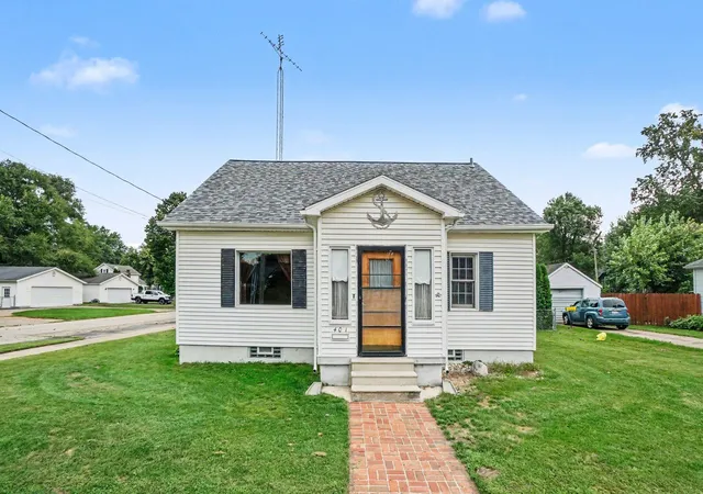 Photo 2 of Single family home for sale at 401 S Center St, Hartford, MI 49057 | MLS# 69026048395 | Listing updated on 2026-09-11