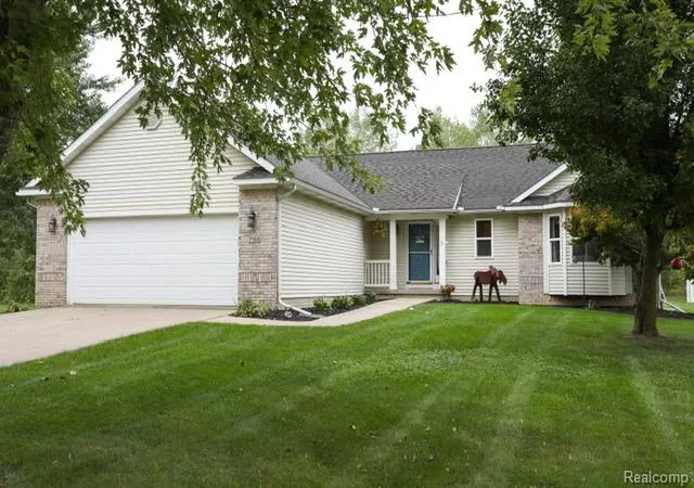 Photo 1 of Single family home for sale at 7152 Saratoga Dr, Flint, MI 48532 | MLS# 20261073371 | Listing updated on 2026-10-22