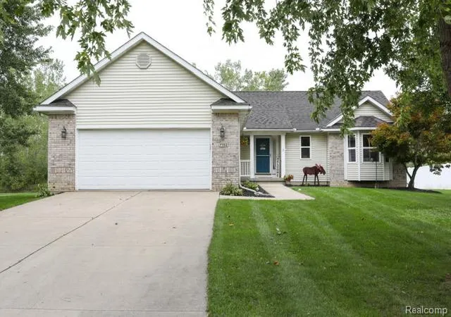Photo 2 of Single family home for sale at 7152 Saratoga Dr, Flint, MI 48532 | MLS# 20261073371 | Listing updated on 2026-10-22