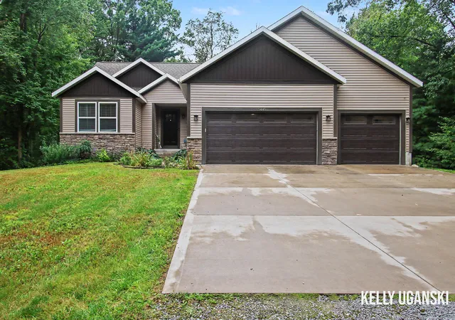 Photo 1 of Single family home for sale at 5445 Stringer Rd, Fruitport, MI 49415 | MLS# 71026048398 | Listing updated on 2026-09-18