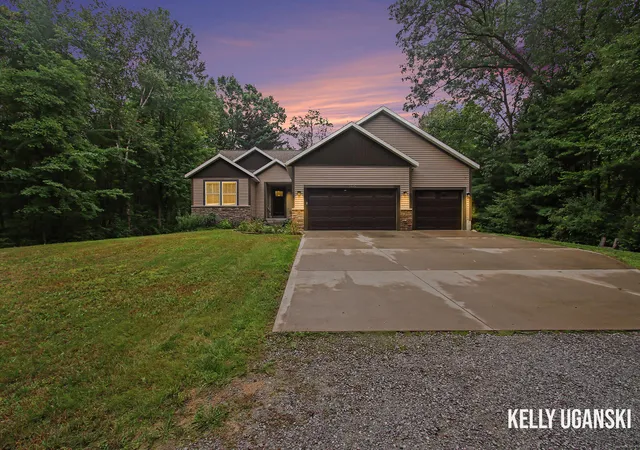 Photo 2 of Single family home for sale at 5445 Stringer Rd, Fruitport, MI 49415 | MLS# 71026048398 | Listing updated on 2026-09-18