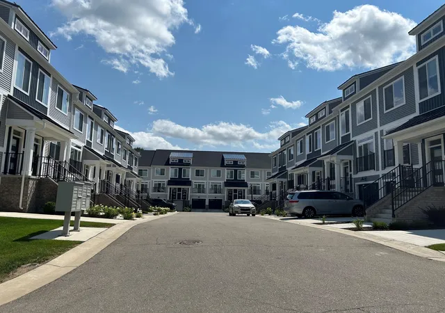 Photo 37 of Condo for sale at 2781 Bristol Rdg Dr #39, Ann Arbor City Washtenaw, MI 48105 | MLS# 81026048401 | Listing updated on 2026-09-11