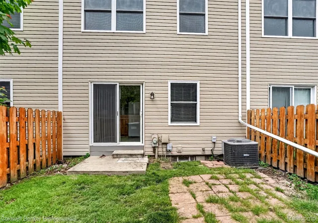 Photo 18 of Condo for sale at 902 Little Hl Ct, Rochester Hills, MI 48307 | MLS# 20261073382 | Listing updated on 2026-09-12