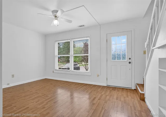 Photo 3 of House for sale at 902 Little Hl Ct, Rochester Hills, MI 48307 | MLS# 20261073382 | Listing updated on 2026-09-12