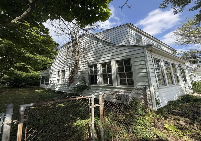Photo 3 of Single family home for sale at 2222 Cumings Ave, Flint, MI 48503 | MLS# 5050221499 | Listing updated on 2026-09-11
