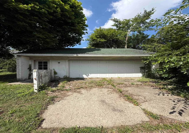 Photo 4 of Single family home for sale at 2222 Cumings Ave, Flint, MI 48503 | MLS# 5050221499 | Listing updated on 2026-09-11