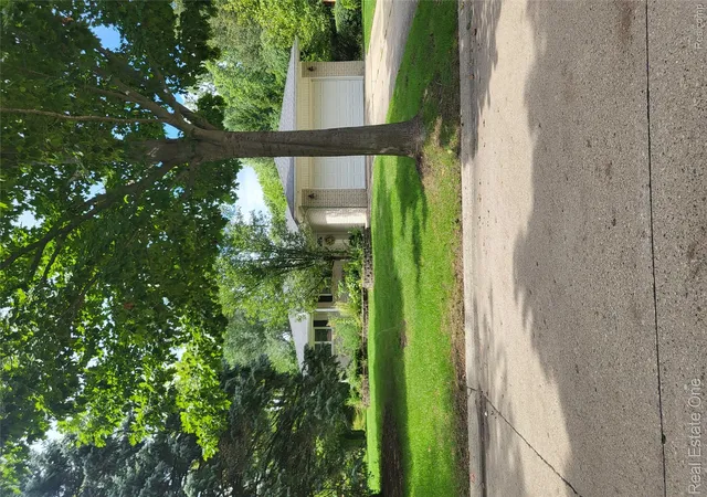 Photo 1 of Sale Pending at 6039 Walker Dr, Troy, MI 48085 | MLS# 20261073385 | Listing updated on 2026-10-12