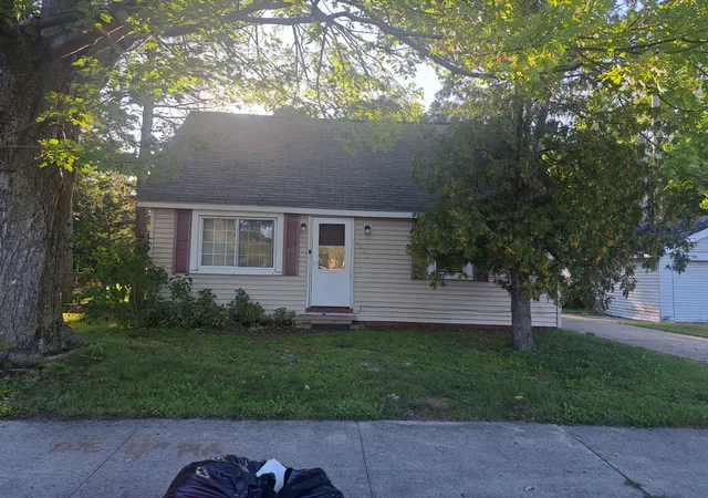 Photo 1 of Single family home for sale at 1381 Madison St, Muskegon, MI 49442 | MLS# 71026048408 | Listing updated on 2026-09-11