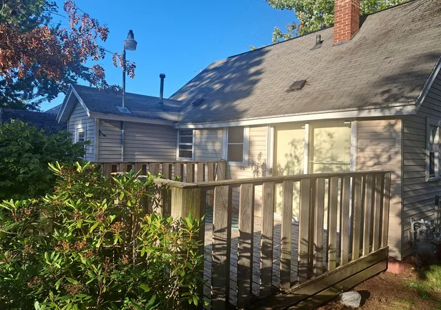 Photo 3 of Single family home for sale at 1381 Madison St, Muskegon, MI 49442 | MLS# 71026048408 | Listing updated on 2026-09-11