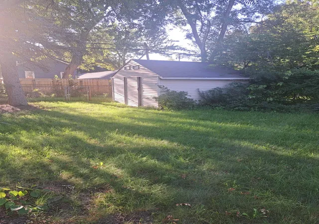 Photo 3 of Single family home for sale at 1381 Madison St, Muskegon, MI 49442 | MLS# 71026048408 | Listing updated on 2026-09-11