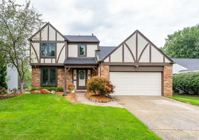 Single family home for sale at 984 Coach House Ln, Waterford, MI 48327 | MLS# 20261073387
