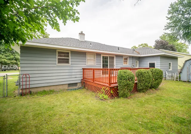 Photo 4 of Single family home for sale at 1355 W Broadway Ave, Muskegon, MI 49441 | MLS# 71026048415 | Listing updated on 2026-09-17