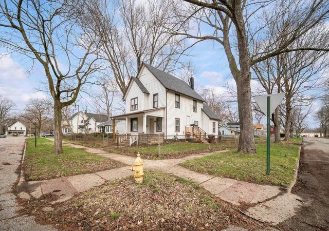 Photo 3 of Single family home for sale at 527 Howard St, Niles, MI 49120 | MLS# 69026048411 | Listing updated on 2026-09-11