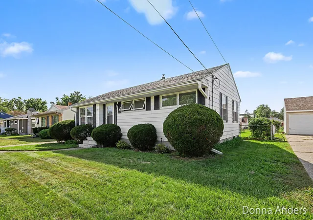 Photo 3 of Single family home for sale at 4895 Marshall Ave Se, Grand Rapids, MI 49508 | MLS# 65026048413 | Listing updated on 2026-09-18