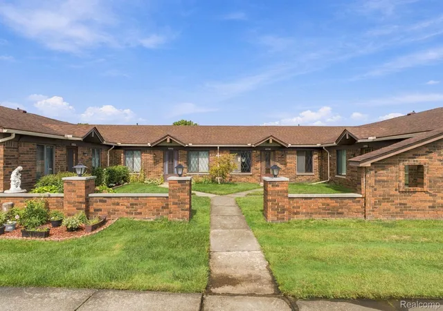 Photo 3 of Condo for sale at 32730 Valley Dr, Warren, MI 48093 | MLS# 20261073401 | Listing updated on 2026-09-12
