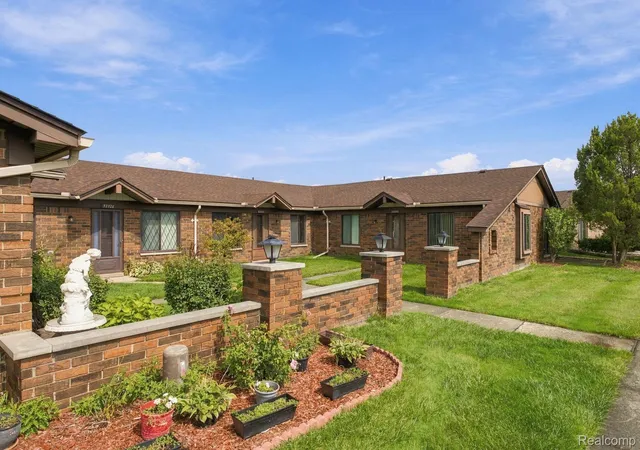 Photo 4 of Condo for sale at 32730 Valley Dr, Warren, MI 48093 | MLS# 20261073401 | Listing updated on 2026-09-12
