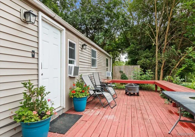 Photo 3 of Single family home for sale at 1054 E Mandeville St, Burton, MI 48529 | MLS# 20261073404 | Listing updated on 2026-09-14
