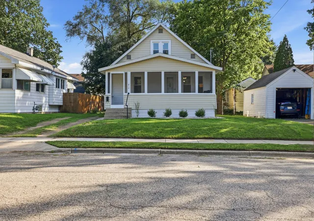 Photo 1 of Single family home for sale at 812 Graceland St Ne, Grand Rapids, MI 49505 | MLS# 65026048421 | Listing updated on 2026-09-17