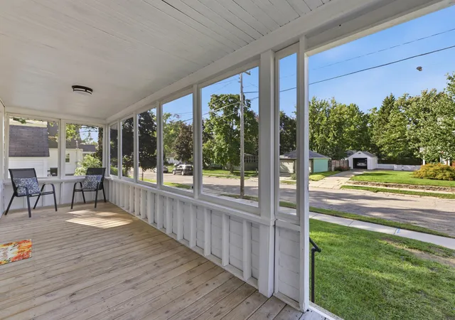 Photo 4 of Single family home for sale at 812 Graceland St NE, Grand Rapids, MI 49505 | MLS# 65026048421 | Listing updated on 2026-09-17