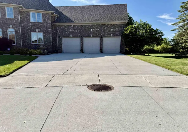 Photo 4 of Single family home for sale at 54828 Danielle St, New Baltimore, MI 48047 | MLS# 58050221506 | Listing updated on 2026-09-11