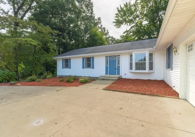 Photo 47 of Single family home for sale at 15593 Shady Ln, Three Rivers, MI 49093 | MLS# 66026048433 | Listing updated on 2026-10-07