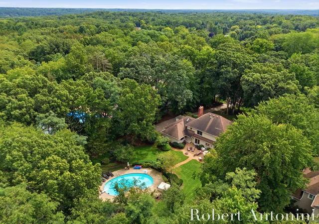 Photo 2 of Mansion for sale at 6581 Donnegal Ct Se, Grand Rapids, MI 49546 | MLS# 65026048436 | Listing updated on 2026-09-11