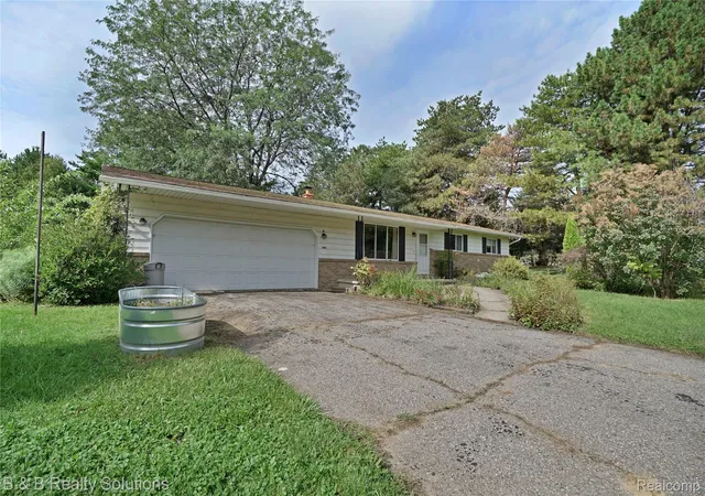 Photo 3 of Single family home for sale at 642 Westchester Dr, Caro, MI 48723 | MLS# 20261073418 | Listing updated on 2026-09-13