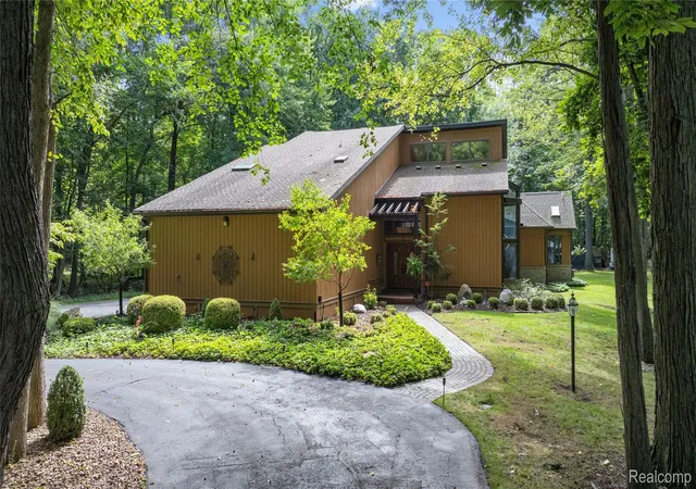 Photo 2 of Single family home for sale at 8931 Bridge Rd, Grosse Ile, MI 48138 | MLS# 20261073422 | Listing updated on 2026-09-12