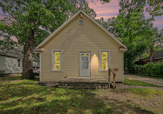 Photo 2 of Single family home for sale at 1876 Leahy St, Muskegon, MI 49442 | MLS# 71026048438 | Listing updated on 2026-09-15