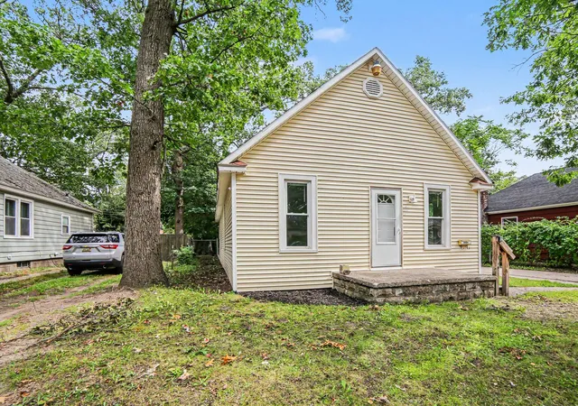 Photo 3 of Single family home for sale at 1876 Leahy St, Muskegon, MI 49442 | MLS# 71026048438 | Listing updated on 2026-09-15