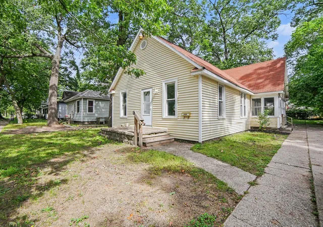 Photo 3 of Single family home for sale at 1876 Leahy St, Muskegon, MI 49442 | MLS# 71026048438 | Listing updated on 2026-09-15