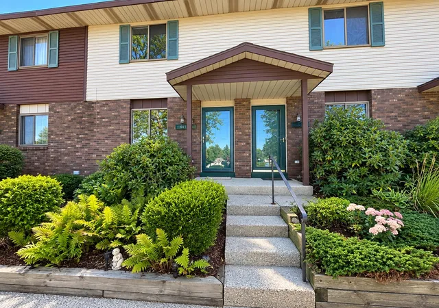Photo 1 of Sale Pending at 441 Lincoln Ridge Dr, Holland, MI 49423 | MLS# 71026048439 | Listing updated on 2026-09-13