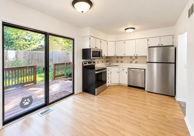 Listing Photo 5 - Condo for sale in building located at 441 Lincoln Ridge Dr, Holland, MI 49423