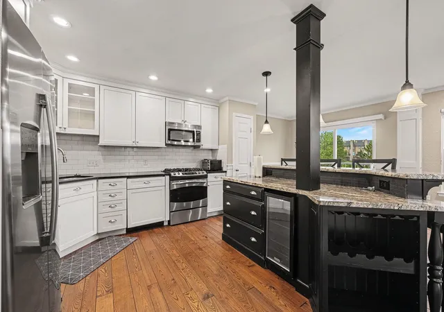 Listing Photo 3 - Condo for sale in building located at 1938 Bancroft Dr, Ann Arbor, MI 48108