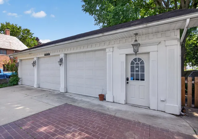 Photo 1 of Single family home for sale at 311 S Thompson St, Jackson, MI 49203 | MLS# 55026048449 | Listing updated on 2026-09-11