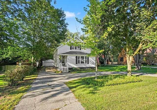 Photo 1 of Single family home for sale at 461 W Lakewood Blvd, Holland, MI 49424 | MLS# 71026048455 | Listing updated on 2026-09-15