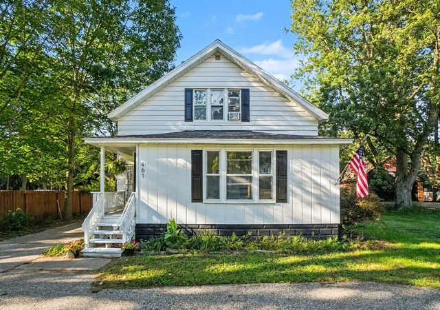 Photo 2 of Single family home for sale at 461 W Lakewood Blvd, Holland, MI 49424 | MLS# 71026048455 | Listing updated on 2026-09-15