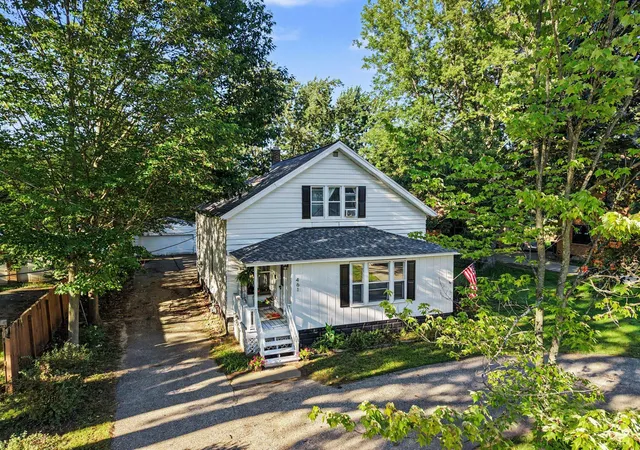 Photo 3 of Single family home for sale at 461 W Lakewood Blvd, Holland, MI 49424 | MLS# 71026048455 | Listing updated on 2026-09-15