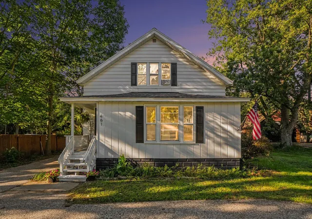Photo 4 of Single family home for sale at 461 W Lakewood Blvd, Holland, MI 49424 | MLS# 71026048455 | Listing updated on 2026-09-15