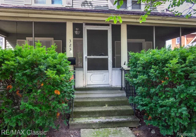 Photo 2 of Single family home for sale at 323 East St, Milford, MI 48381 | MLS# 20261073448 | Listing updated on 2026-09-12