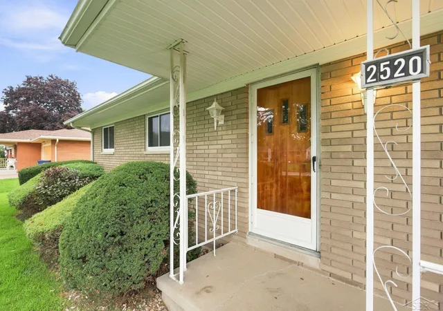 Photo 3 of Single family home for sale at 2520 Moonglow Dr, Saginaw, MI 48603 | MLS# 61050221518 | Listing updated on 2026-09-11