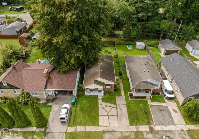 Photo 4 of Single family home for sale at 27748 Moran St, Harrison Township, MI 48045 | MLS# 58050221520 | Listing updated on 2026-09-11