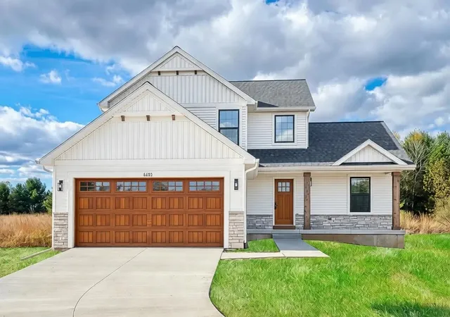 Single family home for sale at 565 W Wildwood Dr, Owosso Charter Township Shiawassee, MI 48867 | MLS# 79080073444 | Listing updated on 2026-09-14