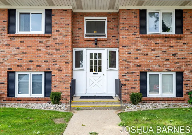 Photo 2 of Condo for sale at 230 S State St #29, Zeeland, MI 49464 | MLS# 71026048463 | Listing updated on 2026-09-17