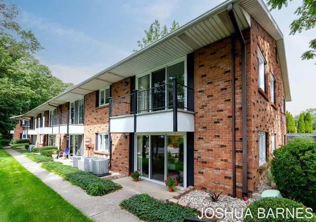 Photo 3 of Condo for sale at 230 S State St #29, Zeeland, MI 49464 | MLS# 71026048463 | Listing updated on 2026-09-17