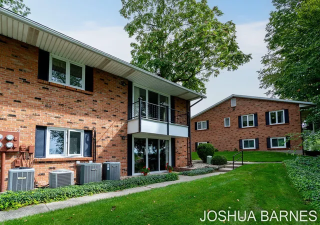 Photo 4 of Condo for sale at 230 S State St #29, Zeeland, MI 49464 | MLS# 71026048463 | Listing updated on 2026-09-17