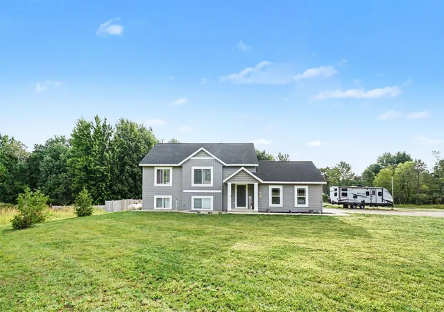 Photo 4 of Single family home for sale at 1495 110th Avenue, Otsego, MI 49078 | MLS# 66026048464 | Listing updated on 2026-09-13